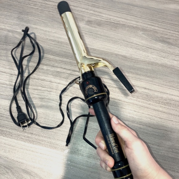 Helen of Troy Professional Gold Series Curling Iron - Picture 1 of 6
